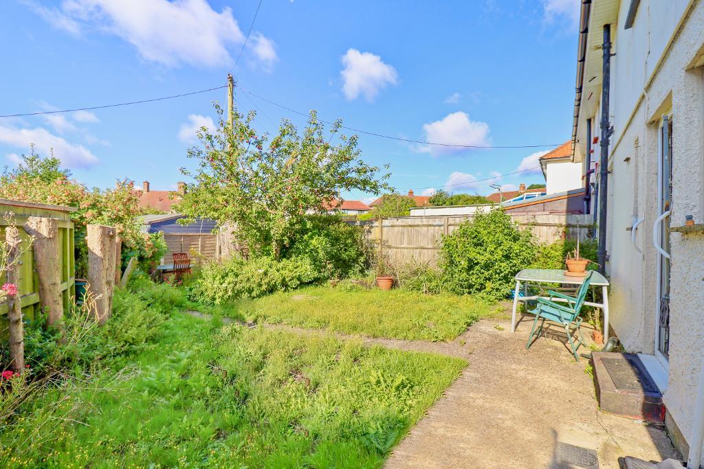 3 Bedroom SemiDetached For Sale in Nethersole Road, Woolage Village