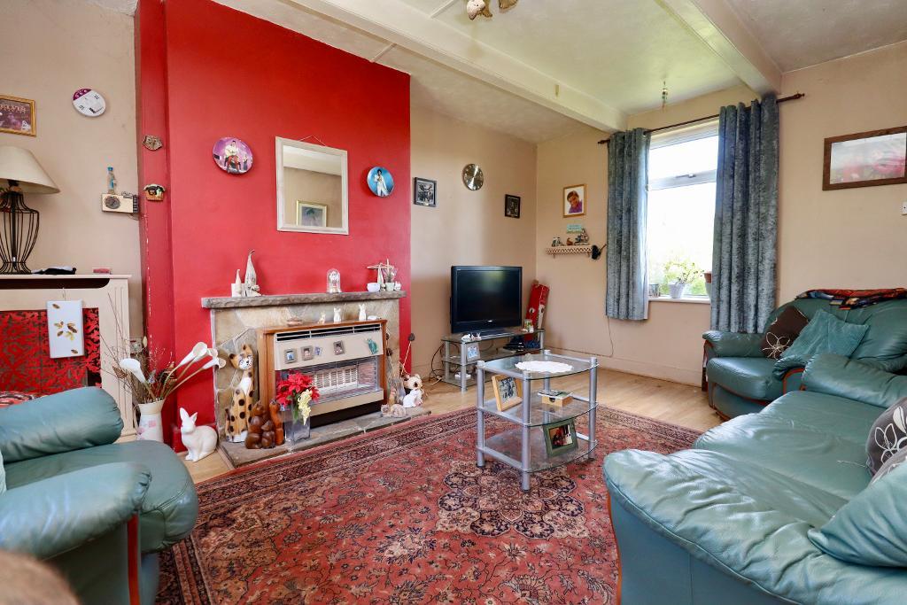 3 Bedroom SemiDetached For Sale in Nethersole Road, Woolage Village